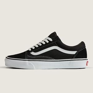 Classic Black & White Old Skool Vans Sneakers